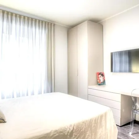 With 2 Bedrooms In With Wonderful Sea View Balcony And Wifi דירה *