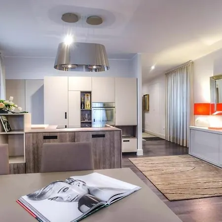 With 2 Bedrooms In With Wonderful Sea View Balcony And Wifi דירה קליארי